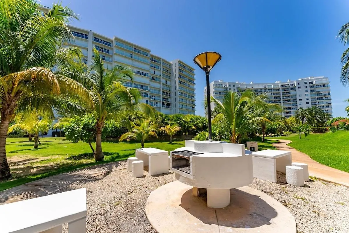 Beach Front Apartment With Beach Access Amara Cancun 0*,